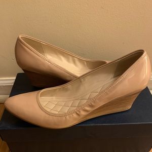 Cole Haan Nude Patent Leather 65mm/2.5 inch Wedge size 10